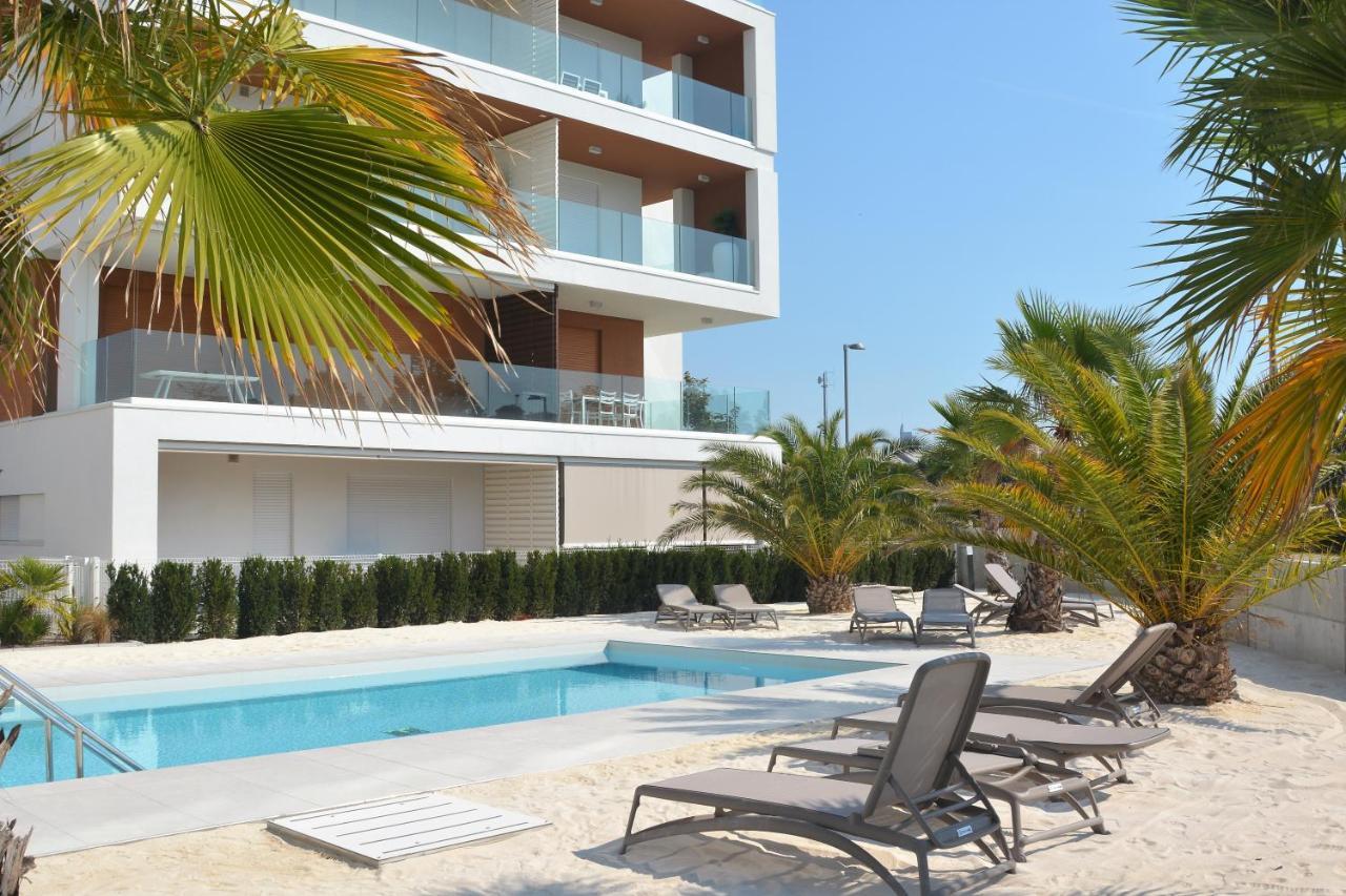 Sun Beach Residence Con Piscina - Piazza Brescia - Adria Holiday Jesolo - Family Apartments Exterior photo